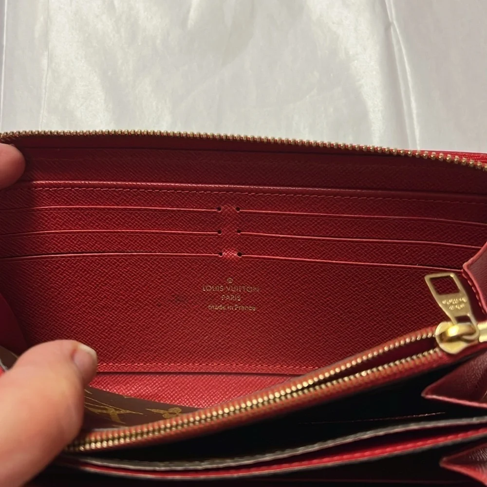 Louis Vuitton Monogram Retiro Cerese Zippy wallet. Comes with COA